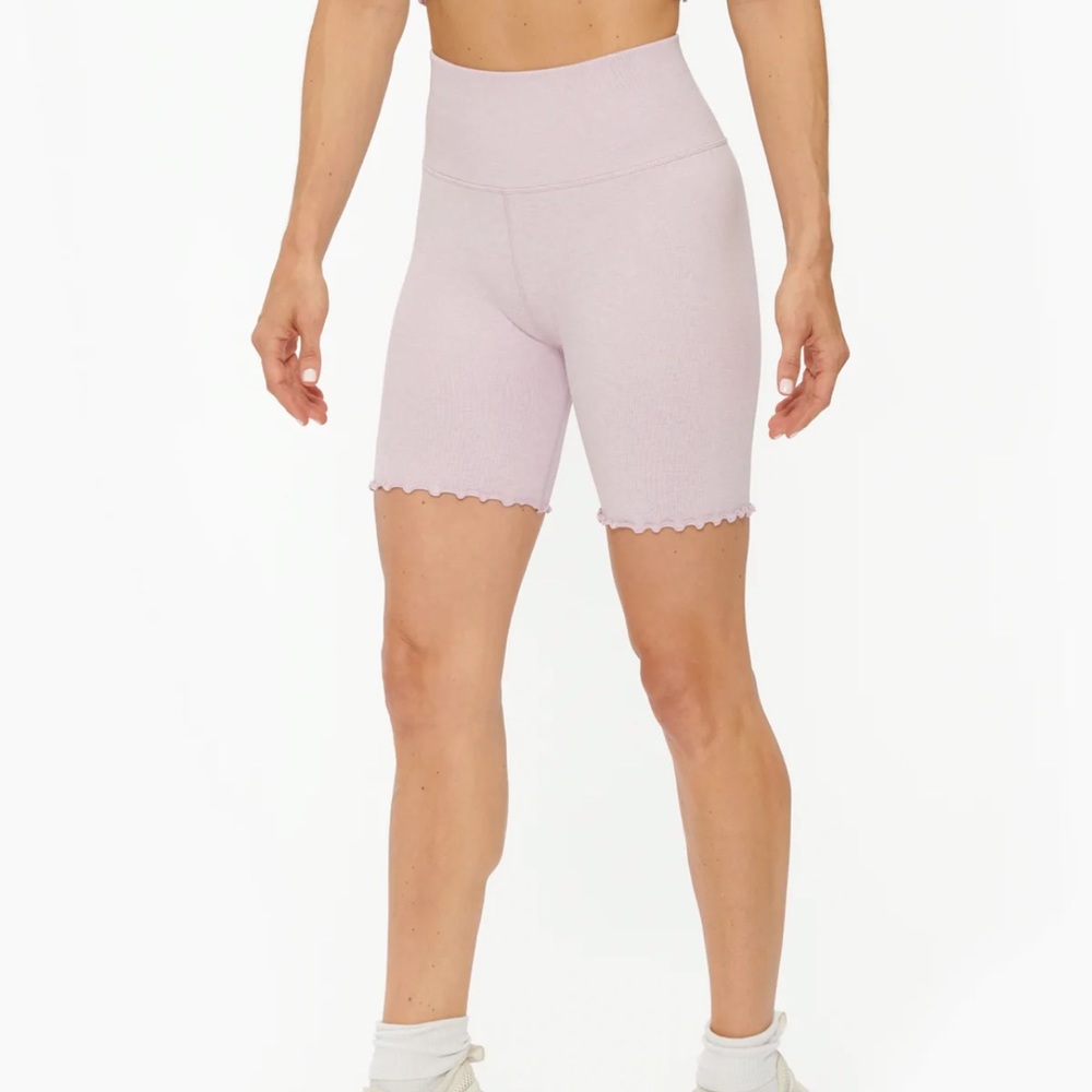 Spiritual Gangster Seamless Heather Ruffled Shorts